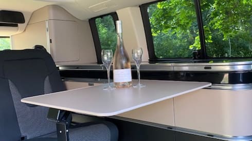 Quinti – Autobus Mercedes-Benz a 4 posti dal 2026