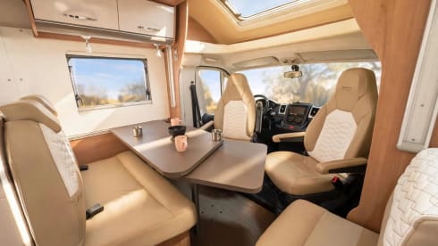 Jelle  – 4-Personen-Burstner-Teilintegrierter mit Queensize-Bett