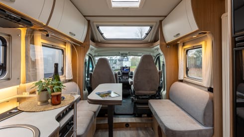 Carado T459 Automaat – Premium Vrijheid! Zeer ruime luxe camper met Queensbed en aparte douche