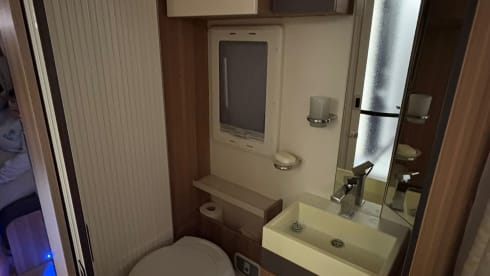 Rami – Ford-Bus mit 5 Schlafplätzen aus dem Jahr 2015