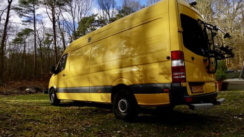 Vanessa  – 2p Mercedes-Benz campervan from 2013