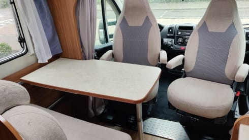 Luxury 2/3 person Carado T377 semi-integrated from 2015 with single beds