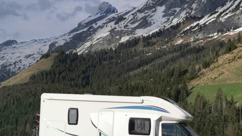 Camper 4 posti letto nelle Alpi vicino a Ginevra e Annecy