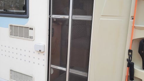 Floortje – Luxury self-sufficient semi-integrated (compact and very complete)