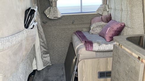 FreedaFreedom – Delightful 3 berth Peugeot boxer campervan from 2023