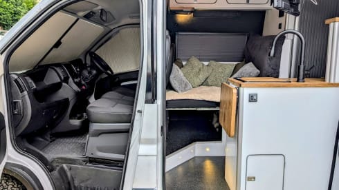 Perfect adVANtures – Brand new! Luxury campervan, suitable for up to 5 persons
