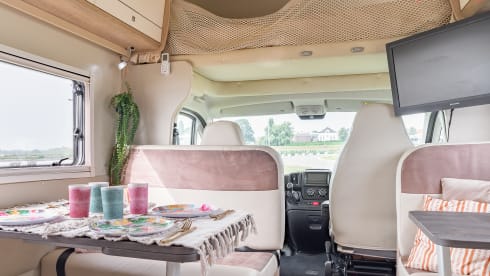 Fransie  – Luxury 5 person Alcove camper from 2017: Fransie