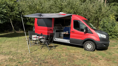     Rocco 🌿 | Gezellige camperbus voor 2  klaar voor avontuur