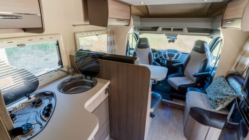 Challenger! – Spacious, modern and luxurious camper with 4 fixed sleeping places - XL garage