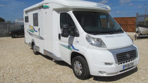 Albert – Chausson Welcome Wohnmobil mit 4 Schlafplätzen und großer Garage mit Verriegelung