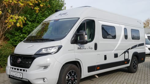 McLouis Menfys 640 , 2 slaap- 4 zitplaatsen, lengtebedden, Busbiker!!