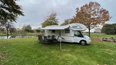 Doe een aanvraag!  – This camper (including rental account) is for sale! 