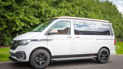 Harriette – 4 berth Volkswagen CamperKing Montecarlo 2021