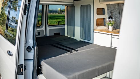 Volkswagen T5 Camperbus 4 persons 