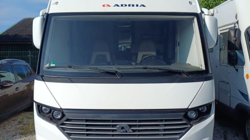 Aki – 4p Adria Mobil integrated uit 2017