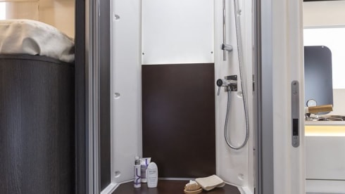 Roller Team Granduca 284 M – luxury alcove mobile home (Automatic!)
