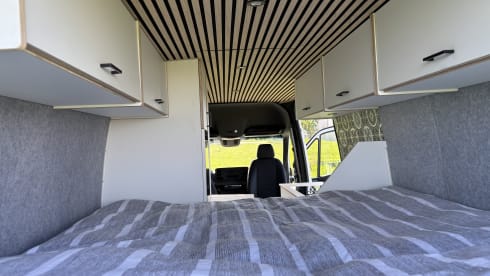 Spacious and luxurious bus camper for 2 people