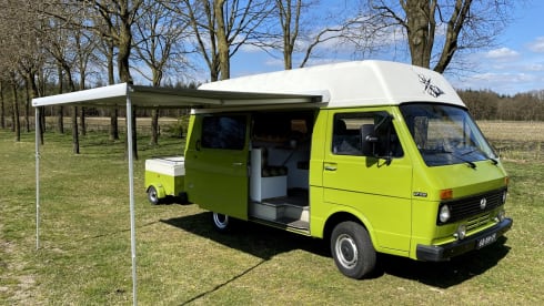 Manfred – VW LT28 - Atmospheric 2p camper bus from 1976