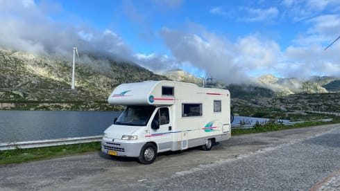 Spacious comfortable alcove camper 