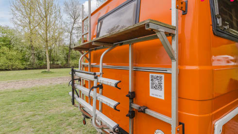 Oranje Mercedez T2 – 3p Mercedes-Benz bus uit 1975