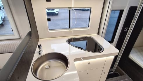 De Gulle Ooievaar  – 6p Roller Team semi-integrated uit 2020