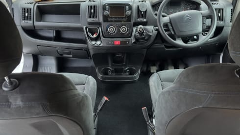 Henry – Citroën-Bus mit 2 Schlafplätzen aus dem Jahr 2017