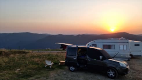 Fiat Doblo Malibu – Hobo/stealth/semi offgrid mini camper.