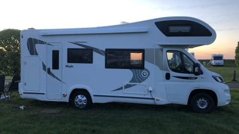 HappyCamper – On holiday with a 6-person Chausson Alcove Camper from 2018?