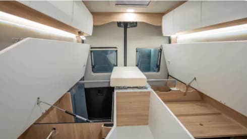 yucon – 4p Mercedes-Benz campervan uit 2025