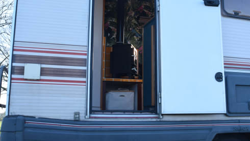 Maeve – Camper with wood stove
