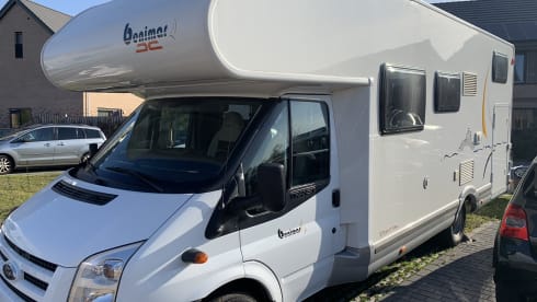 Bennie – Benimar Alcove camper - 5 persons - family camper 