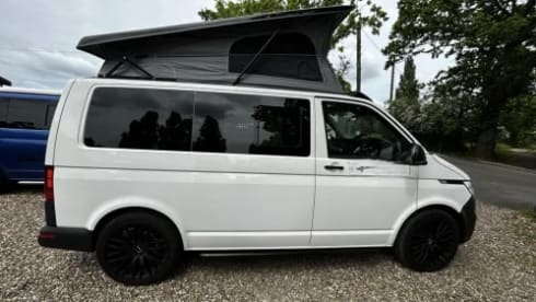 YR71KTO NOMAD LONDON – 4 Berth Nomad Camper LONDON - ROMFORD