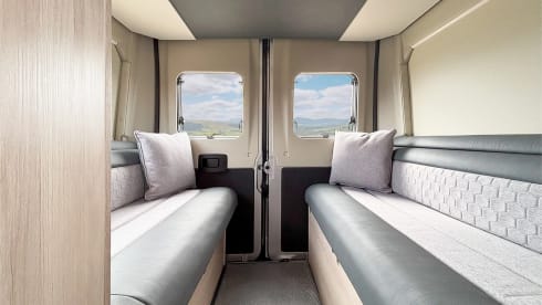 H5 – Auto Trail Expedition 67 Flex - 4 berth Campervan