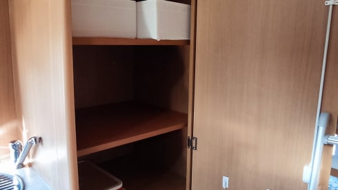 Diesel de roze schaats (kids zijn creatief 😄) – Comfortable and complete 6p alcove camper