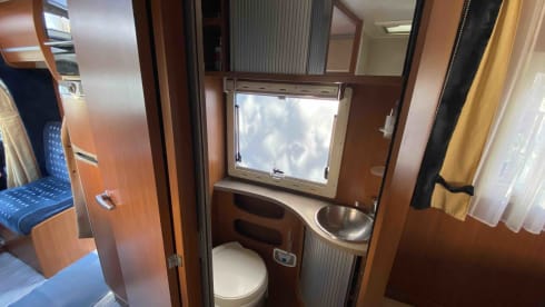 MAO TRAVEL – CAMPING-CAR CHALLENGER 4 PLÄTZE 4 BETTEN KINOBILDSCHIRM