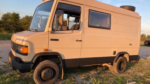 3p Mercedes-Benz bus from 1989