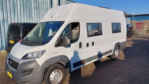 Koos – Large bed for the taller camper - Off-grid Fiat Ducato 