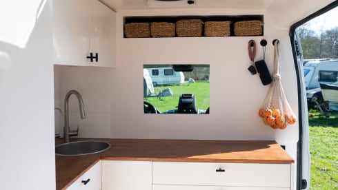 Bonnie – Off grid camper in Barcelona