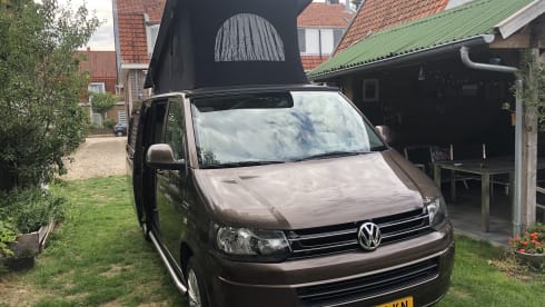 Leetro – 4p Volkswagen campervan from 2012