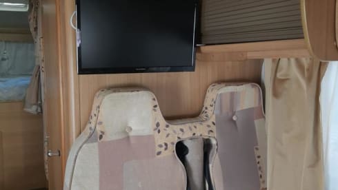 Lerry92 – Camper mansardato 6 posti con aria condizionata
