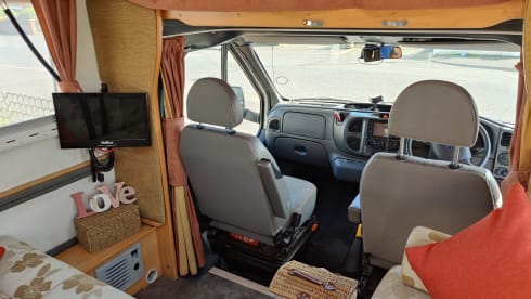 Vincent  – 6 berth chausson motorhome 