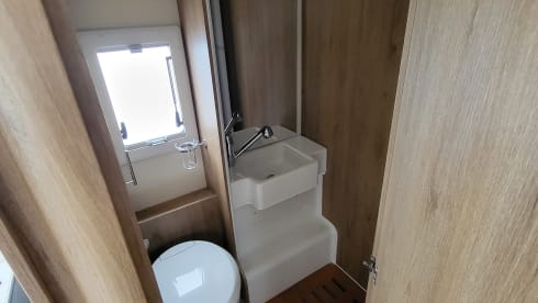 Dominic – 5 Berth Family Motorhome 