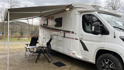 Red Pepper – Nice compact camper (2019) for 2 people