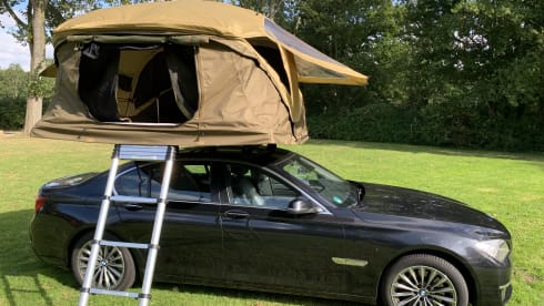 Happy Bimmer Rooftop Tent – Reliable BMW 740d with very large Thule roof tent and complete inventory
