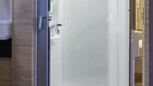 Knaus 640 MEG – 2p Knaus semi-integrated from 2025