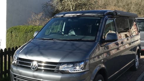 Eric – 4 berth Volkswagen Campervan - Eric