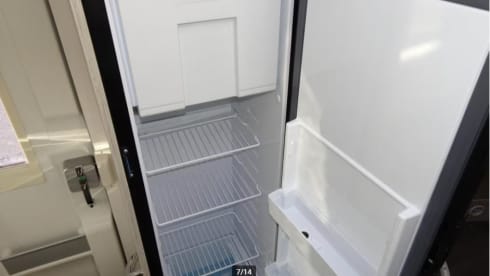 Challenger – Comfortable semi-integrated with large queen bed and lots of light