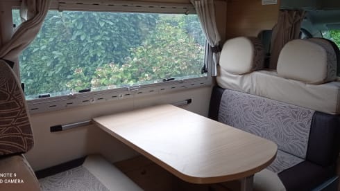 Ambrogio e Cristiana – Three children, a dog, desire for freedom