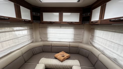 Rewind – Escapade familiale de luxe : camping-car moderne à 6 couchettes prêt pour l'aventure !