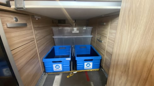 Hymer Grand Canyon mit aufklappbarem Dach für 4 Personen